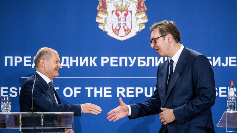 Bundeskanzler Olaf Scholz trifft am Freitag in Belgrad auf den serbischen Präsidenten Aleksander Vucic.