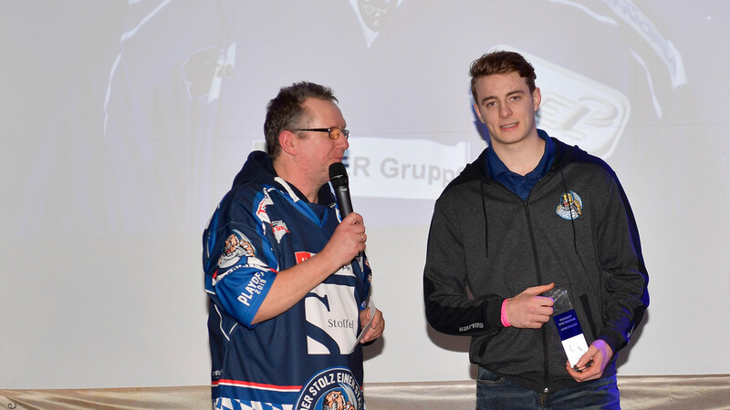 Stefan Loibl (rechts) wurde von den Fans der Straubing Tigers zum "Spieler der Saison" gewählt.