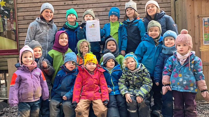Die Waldkindergartengruppe Wurzelzwerge, vom Kinderhaus Wurzelstubn, wurde für ihr Projekt "Mit dem Fuchs unter die Erde" ausgezeichnet.