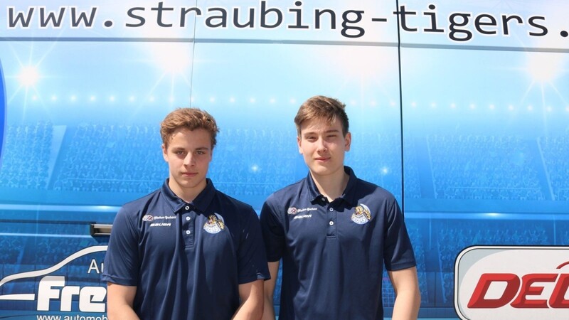 Nicolas Sauer (links) und Filip Reisnecker (rechts) nehmen am Sommertraining der Straubing Tigers teil.