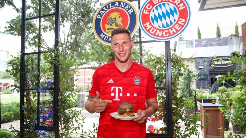 "Ich bin nicht durchtrainiert wie Lewy", sagt Burger-Fan Niklas Süle.
