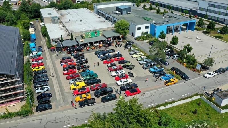 Treffpunkt der Ami-Schlitten: Autos aus den Vereinigten Staaten und ihre Fans bevölkerten am Sonntag den Parkplatz des L.A.