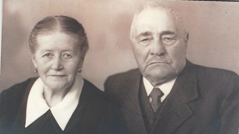 Firmengründer Georg Voglmaier mit Ehefrau Maria. Eine Aufnahme, die vermutlich 1938 zum 80. Geburtstag des Seniorchefs gemacht wurde.