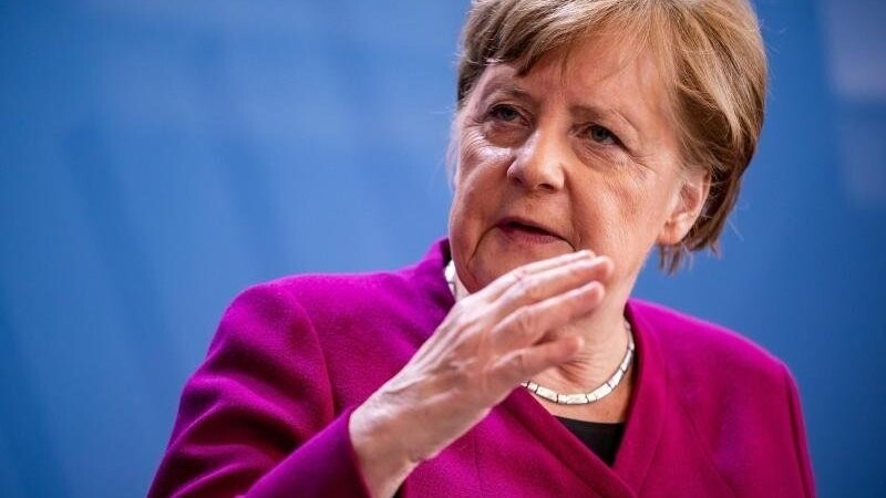 Die Auswirkungen der am Montag begonnenen Öffnung der Geschäfte könne man erst 14 Tage später abschätzen, sagt Merkel.