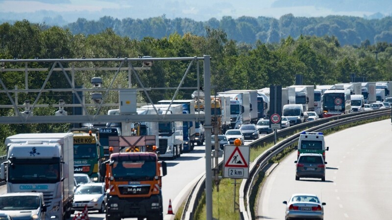 Nach einem weiteren tödlichen Unfall auf der A3 bei Passau fordert Landrat Franz Meyer eine Verlegung der Grenzkontrollen.