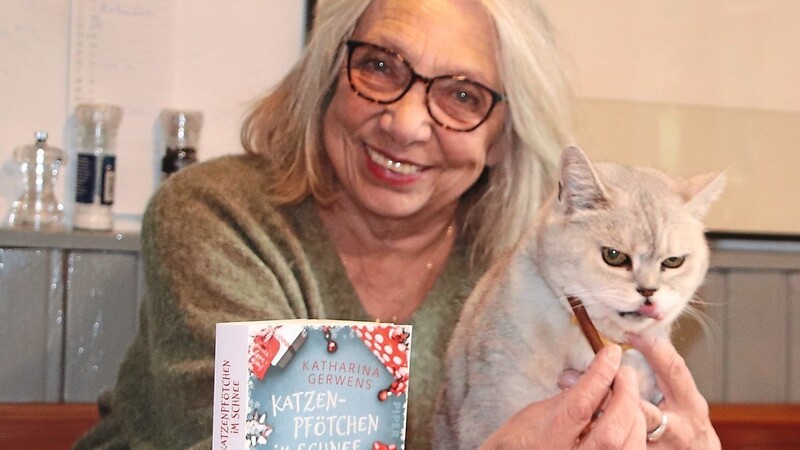 Die bei Eichendorf lebende Katharina Gerwens findet unter anderem durch ihre Katze Stella immer wieder Inspiration. Ihr neuer Roman "Katzenpfötchen im Schnee" ist zum Oktober im Piper Verlag erschienen.