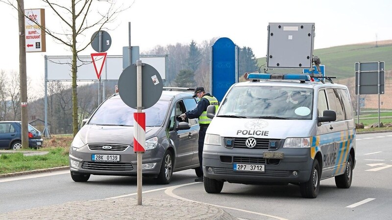 Novum: Tschechische Polizisten kontrollieren auf deutschem Gebiet.