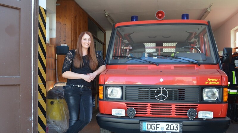 Bereits seit acht Jahren arbeitet Sonja Nüßl tatkräftig bei der Freiwilligen Feuerwehr in Moosfürth mit. Seit zwei Jahren ist sie auch als Jugendbeauftragte für die Jugendlichen der Wehr zuständig. (Foto: B. Bauer)