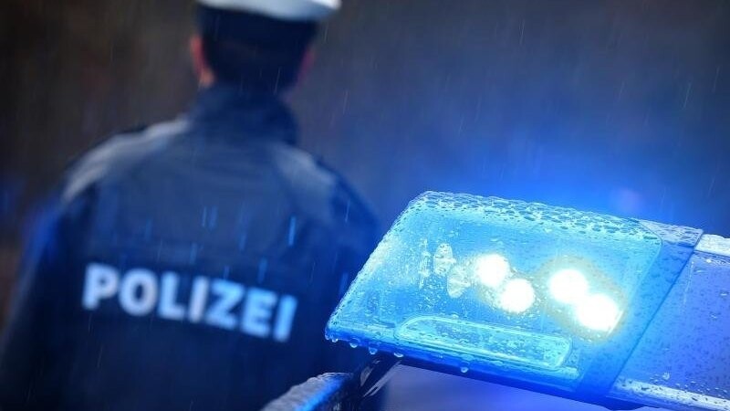 Ein 47-Jähriger flüchtete in der Nacht auf Samstag vor der Polizei von Deutschland nach Österreich (Symbolbild).