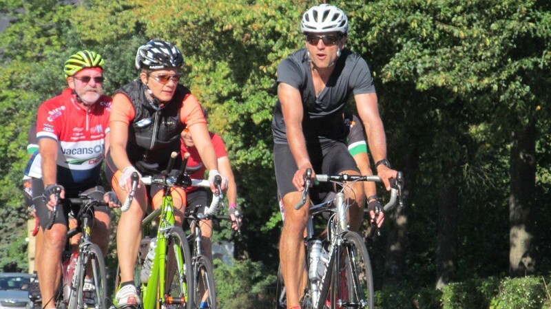 Stephan Schober (rechts) und die weiteren Mitglieder des Rennrad-Vereins Radsport Victoria Regensburg wollen auch in diesem Jahr wieder ihre Ausdauer bei der "Regensburg-Pilsen &ReTour" beweisen.
