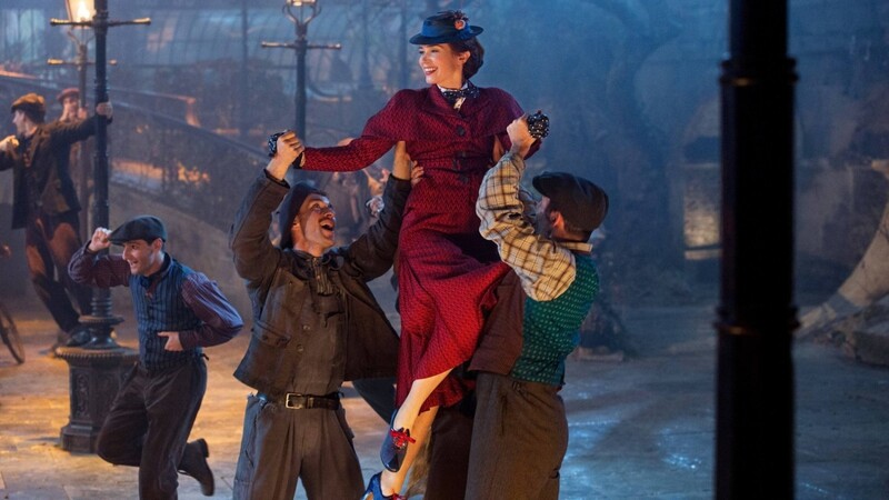 Tanzt, singt, lacht und entführt in eine Fantasiewelt: Emily Blunt in "Mary Poppins' Rückkehr".