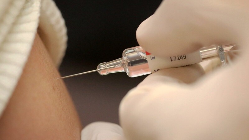 Die ersten Grippefälle sind in Deutschland gemeldet. Noch können sich gefährdete Gruppen aber impfen lassen. Muss bei dem Impfstoff etwas beachtet werden?