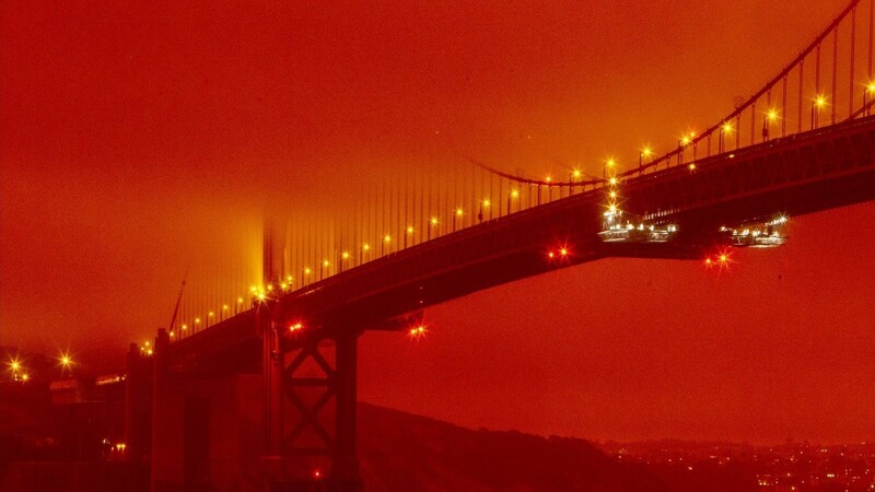 Roter Himmel über der "Golden Gate Bridge" in San Francisco. Viele glauben, dass die verheerenden Waldbrände in Kalifornien ein grimmiger Vorbote dessen sein könnten, was der Menschheit in der Klimakrise noch bevorsteht.
