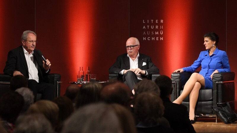 Christian Ude (links), Peter Gauweiler und Sahra Wagenknecht diskutieren im Literaturhaus über die Revolution.