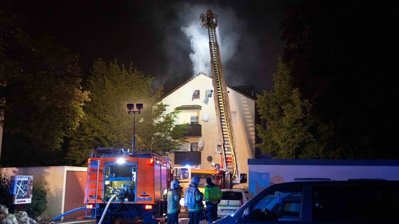 Feuerwehreinsatz am Dienstag kurz vor Mitternacht in der Wolfgangsiedlung in Landshut.