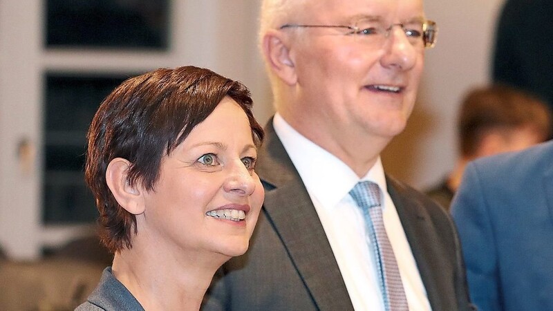 Sigi Hagl und Alexander Putz am 15. März bei der Bekanntgabe der Ergebnisse des ersten Wahlgangs im Neuen Plenarsaal.