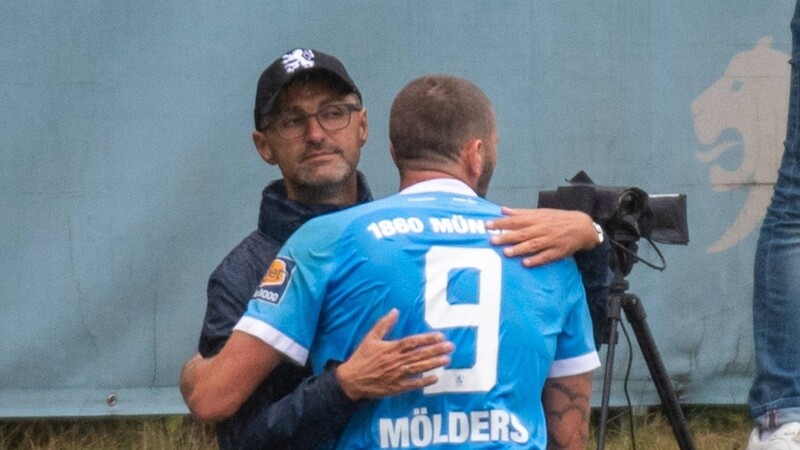 Trainer Michael Köllner und sein Kapitän Sascha Mölders.