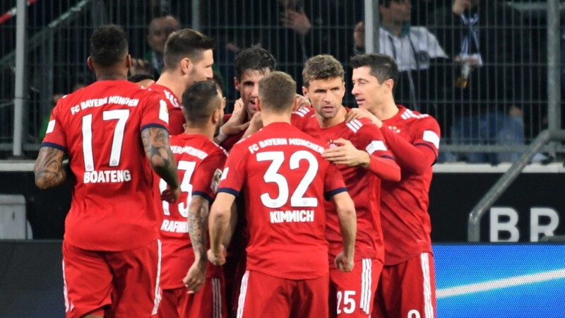 Gleich zweifach jubelt der FC Bayern in den ersten elf Minuten gegen Gladbach.