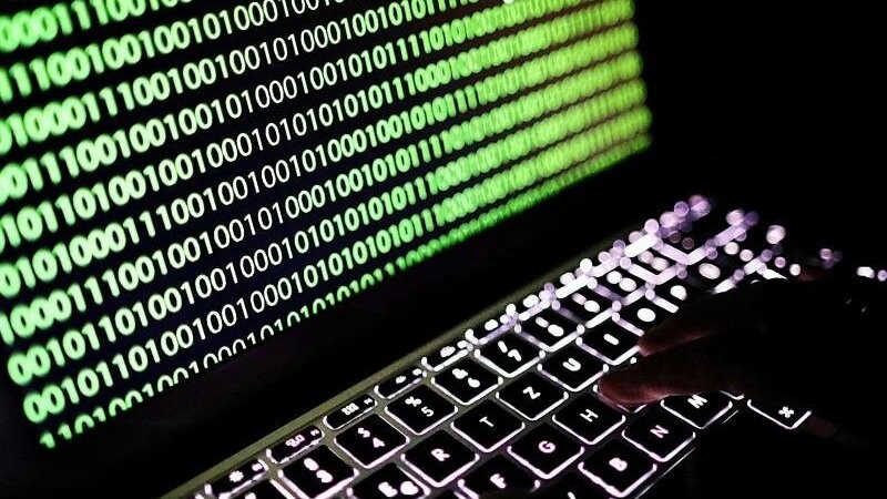 Einer bis dahin nicht bekannten Gruppierung seien weltweit über 1500 schwere Cyberangriffe gegen Unternehmen zugeordnet worden - über 70 davon aus Deutschland.