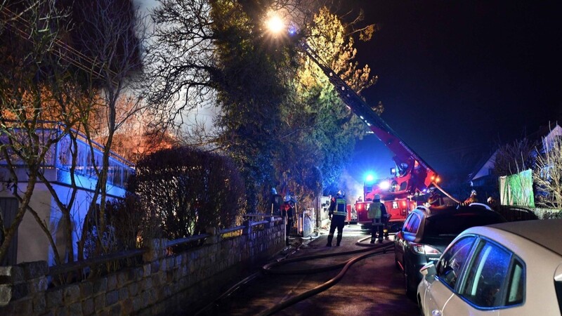 In Seyboldsdorf hat in der Nacht von Mittwoch auf Donnerstag ein Haus gebrannt.