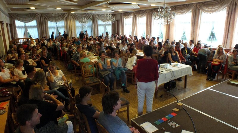 Vor etwas über sieben Jahren entstand dieses Bild von einer Informationsversammlung des Montessori-Vereins im Gasthaus Schnaitl in Wang. Jetzt ist alles wieder auf Anfang gesetzt.