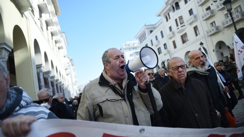 Griechische Rentner bei einer Kundgebung gegen Rentenkürzungen. In Griechenland liegt vieles weiter im Argen.