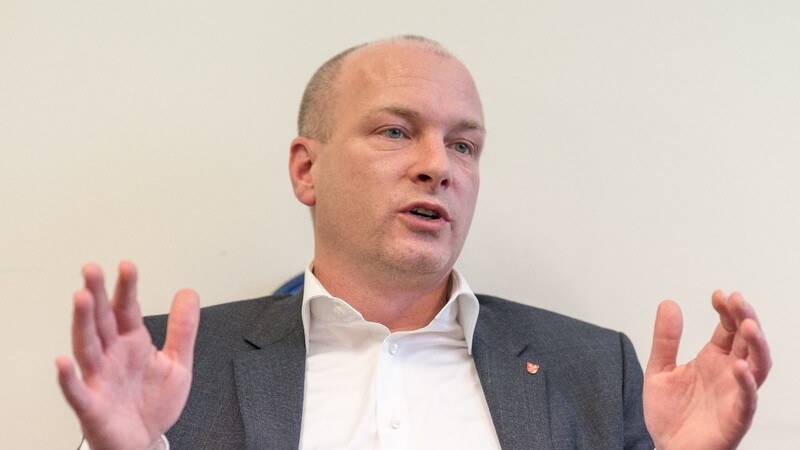 Am Montagabend stellte sich der suspendierte OB Wolbergs in einer Vorstandssitzungen der Landkreis SPD den Fragen der Anwesenden.