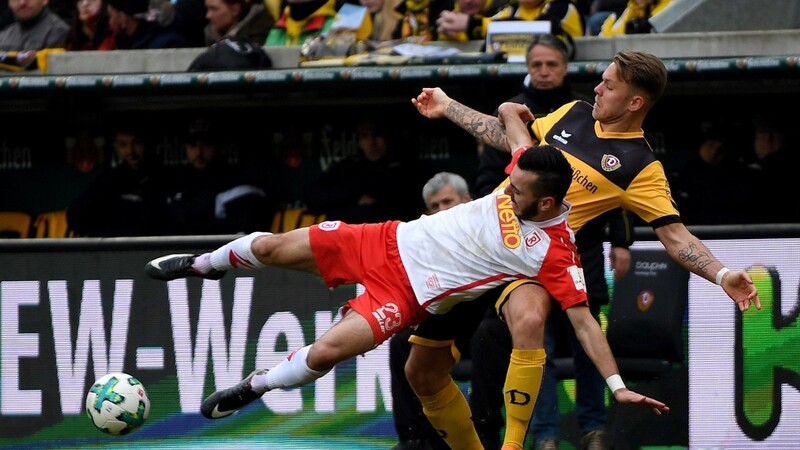 Der SSV Jahn um Sargis Adamyan musste sich bei Dynamo Dresden geschlagen geben.
