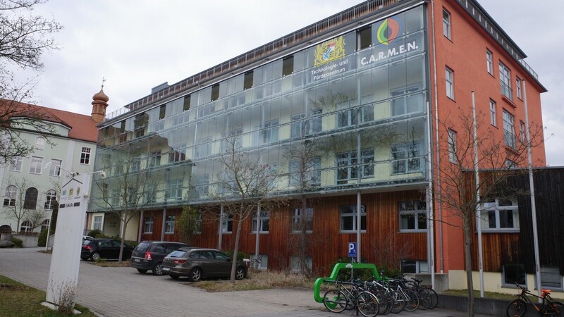 Das Kompetenzzentrum für Nachwachsende Rohstoffe und Erneuerbare Energien in Straubing.