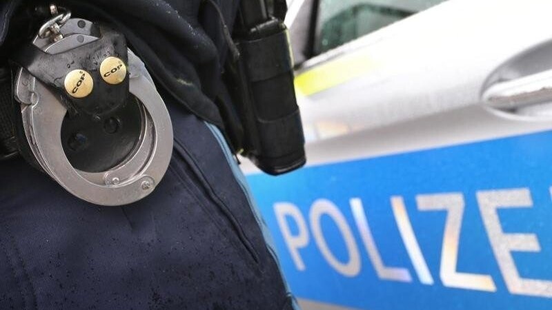 Die Bad Kötztinger Polizei hat einen Mann festgenommen, der mutmaßlich zig Autos beschädigte.