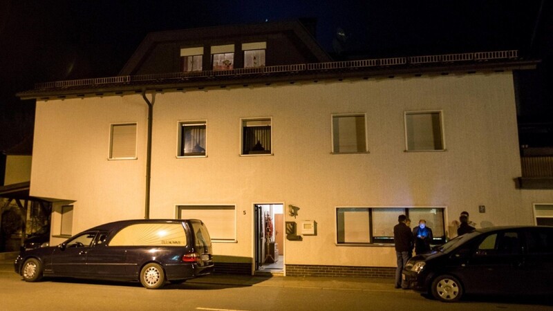 Die Polizei hat in einem Anwesen in Wallenfels sterbliche Überreste von Säuglingen gefunden.