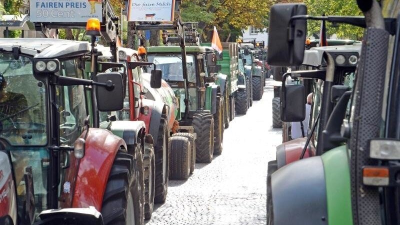 Bauern protestieren in Traktoren. Foto: Archivbild