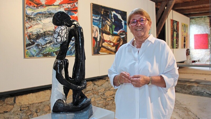 Dr. Elisabeth Lerche freut sich auf die Ausstellung "Meine Künstler", die am 16. Juli eröffnet wird.