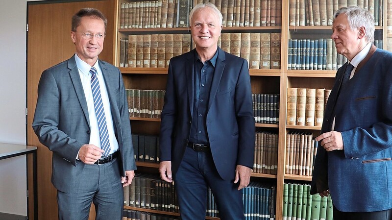 Amtsgerichtsdirektor Theo Ziegler, Landgerichtspräsident Dr. Clemens Prokop und Pressesprecher Peter Pöhlmann (von links)