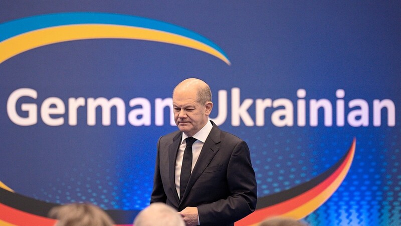 Der Wiederaufbau sei eine Generationenaufgabe, die kein Land alleine bewältigen könne, sagte Scholz. Er versprach der Ukraine, dass sie sich auf Deutschland verlassen könne.