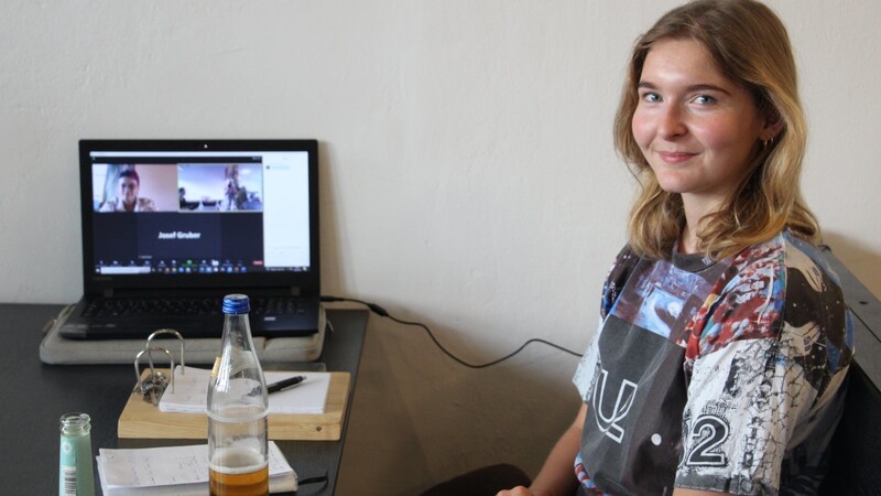 Teresa Raith moderierte die Sitzung, zwei Jugendräte waren virtuell dabei