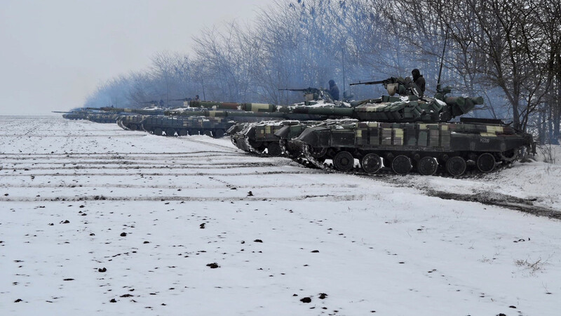 Die Ukraine rüstet für den Ernstfall: eine Panzer-Einheit beim Training in der Region Dnipropetrovsk. Ähnliche Bilder kommen derzeit aus Belarus. Dort führen die örtliche und die russische Armee seit Donnerstag gemeinsame Manöver durch.