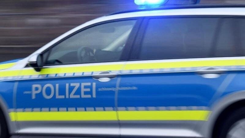 In Regensburg hat am Freitag ein Unbekannter eine Bank überfallen. Am Samstag konnte die Polizei einen Verdächtigen festnehmen. (Symbolbild)