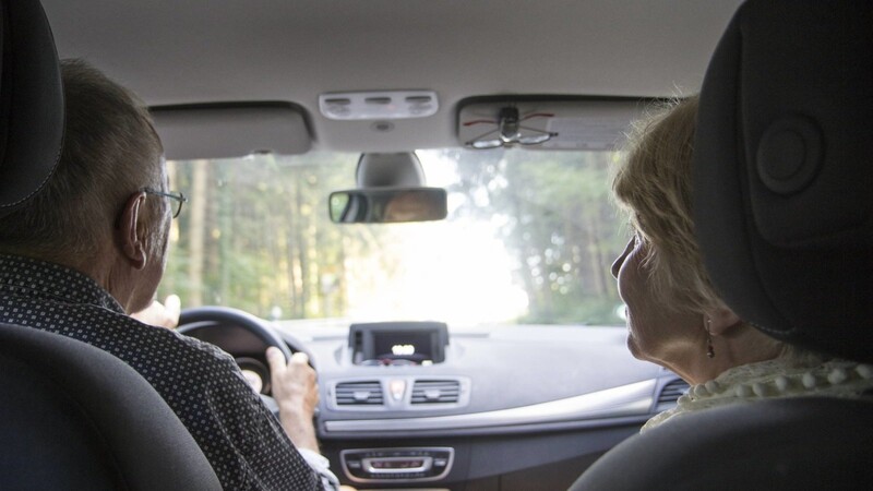 Im hohen Alter noch im Auto unterwegs? Verkehrsministerin Kerstin Schreyer sagt, das sollte jeder für sich entscheiden. "In allen Altersgruppen gibt es bessere und schlechtere Autofahrer ."