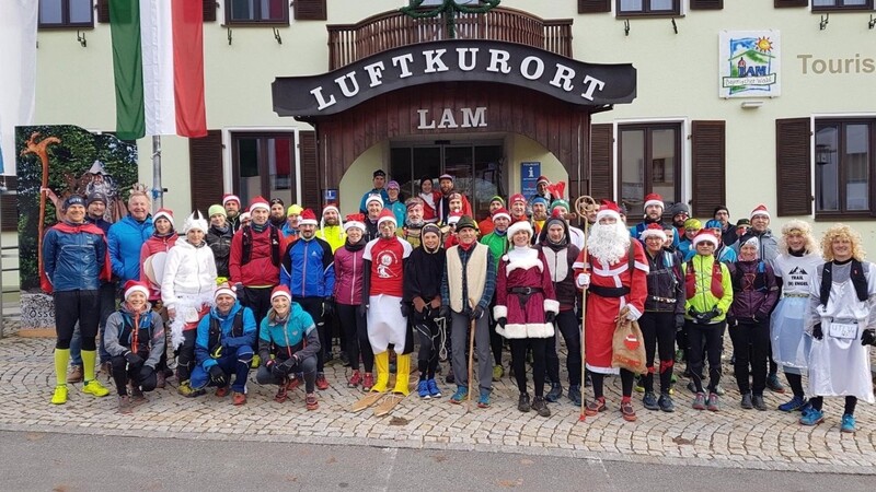 Die 55 Läufer freuten sich beim Nikolauslauf auf Lebkuchen und Glühwein am Sattel.