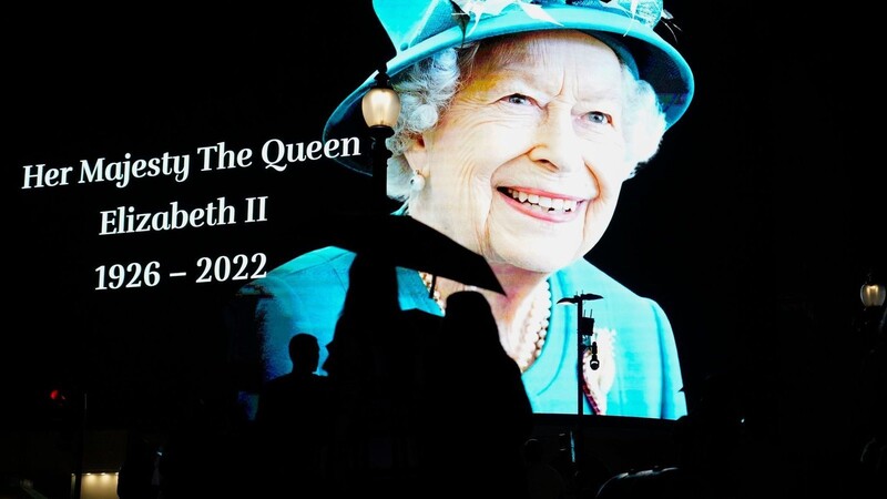 Am Piccadilly Circus wird der Queen gedacht.