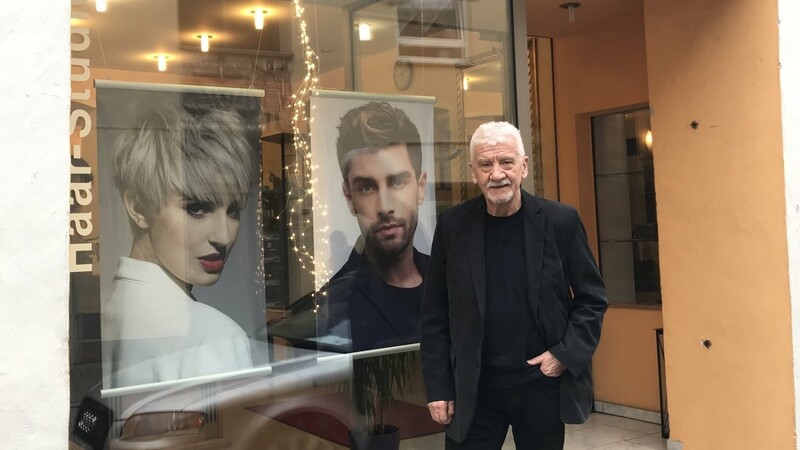 15 Jahre hat Jürgen Sommerfeld sein Haar-Studio an der Rosengasse betrieben. Zu Silvester schließt er den Laden.
