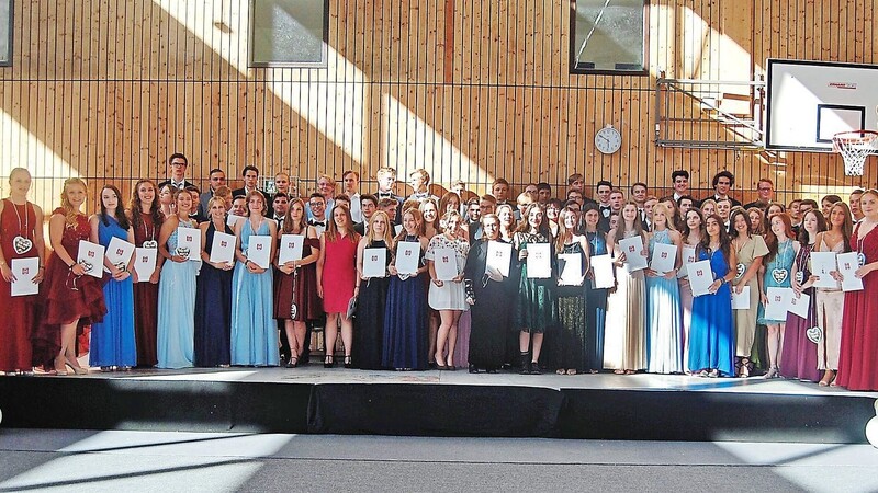 "Herzlich willkommen auf dem Olymp!" hieß es am Freitag für insgesamt 79 Schüler des diesjährigen Abiturjahrgangs am Hans-Carossa-Gymnasium.