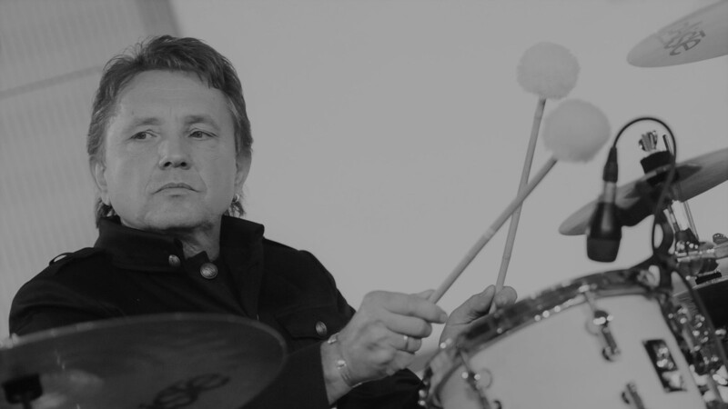 Der Puhdys-Schlagzeuger Klaus Scharfschwerdt starb am Freitag im Alter von 68 Jahren an Krebs. (Archivbild)