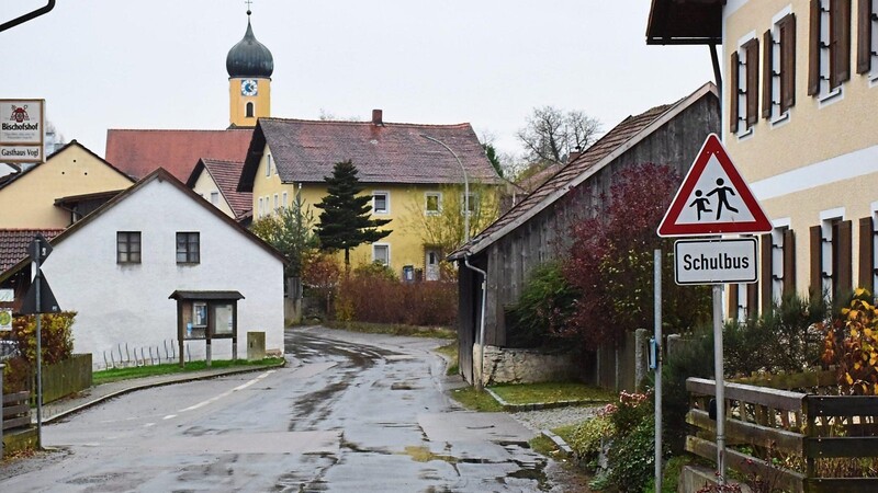 "Die schlechteste Ortsdurchfahrt im ganzen Landkreis", so das Urteil von Bürgermeister Dr. Stefan Spindler .