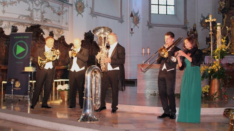Harmonic Brass begeisterten die Zuschauer in der Stadtpfarrkirche.  Foto: Wensauer