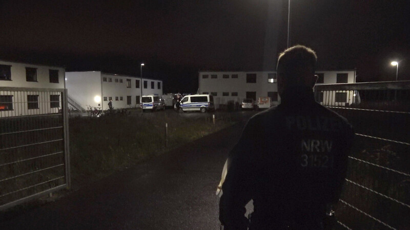 Eine vermisste Jugendliche (17) ist am Sonntagabend tot in einer Flüchtlingsunterkunft in Sankt Augustin (Nordrhein-Westfalen) gefunden worden. Die Polizei geht davon aus, dass sie möglicherweise ermordet wurde.