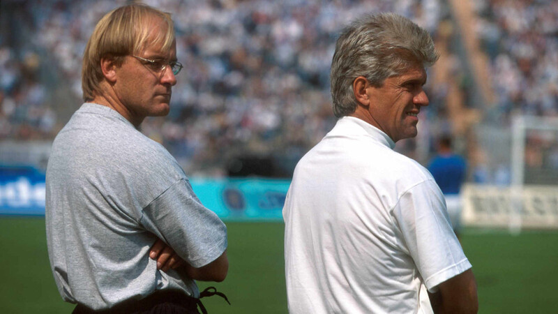 August 1995: Cheftrainer Werner Lorant (r.) mit Assistent Roland Kneißl.