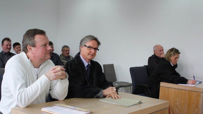 Karl-Heinz Schupp argumentierte für Bürgermeister Xaver Eckl (li.). Foto: Lang