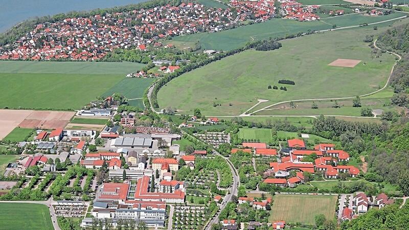 Am Rand der ehemaligen Panzerwiese bei Schönbrunn (Bildmitte) wird das Grüne Zentrum errichtet.